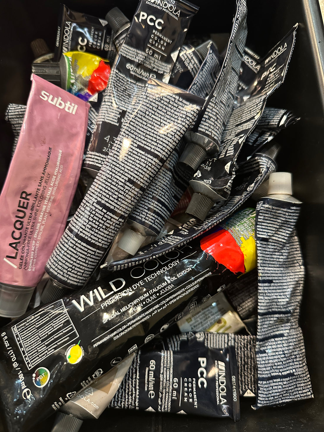 🔥 Squeezer 3.0 – Heart-Shaped Toothpaste & Cream Dispenser ❤️

✅ Works with all toothpaste & creams
✅ Perfect for home, hotels, travel, vacations & flights ✈️👜
✅ Keeps your products neat and prevents waste

💡 Why you’ll love it:
	•	Extract every last d