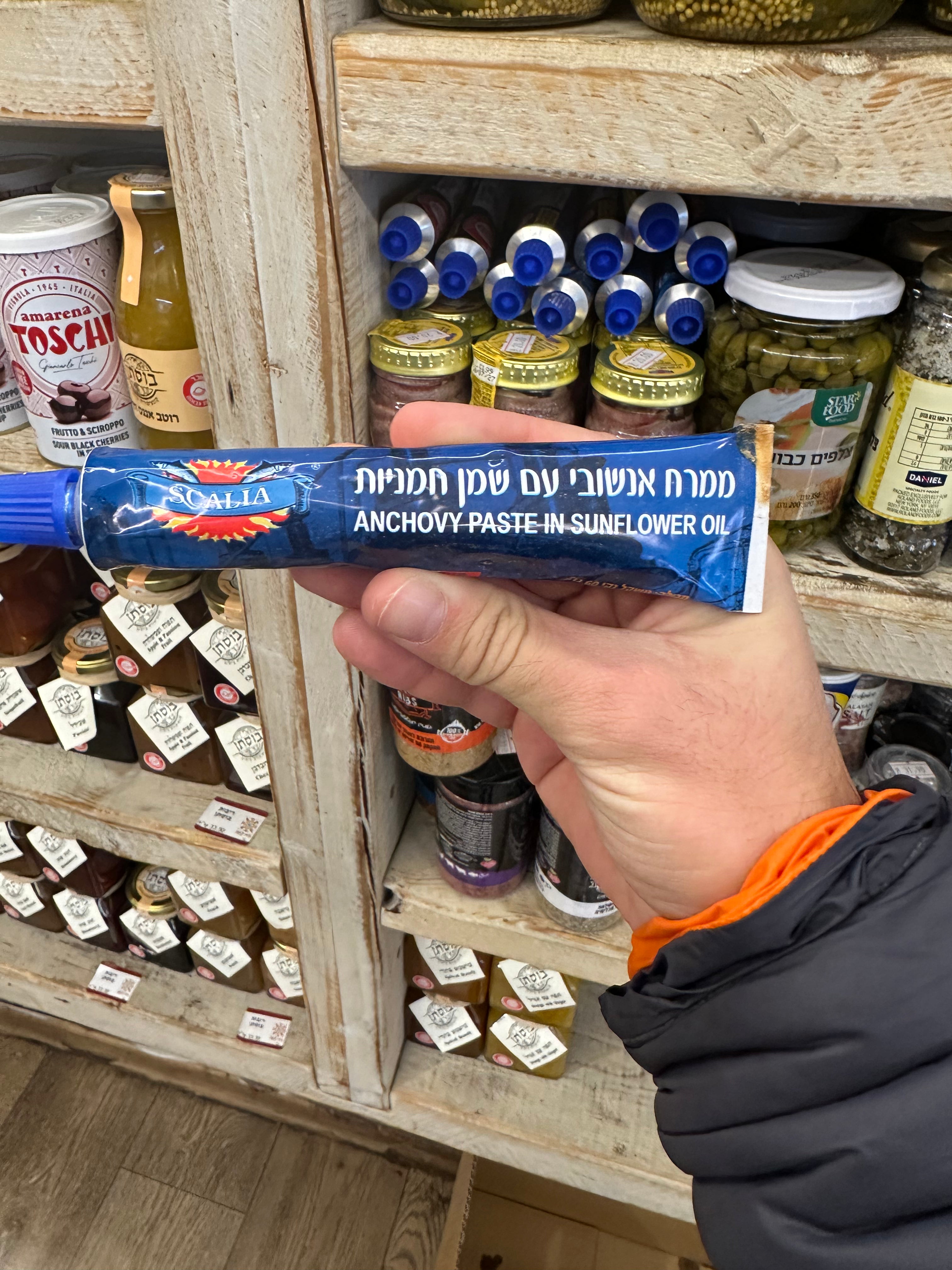 🔥 Squeezer 3.0 – Never Waste a Drop! 🪥💆‍♀️

✅ Works with all types of toothpaste & creams
✅ Perfect for home, hotels, travel, flights & vacations ✈️👜
✅ Keeps your products neat and prevents waste

💡 Why you’ll love it:
	•	Extract every last drop – sa