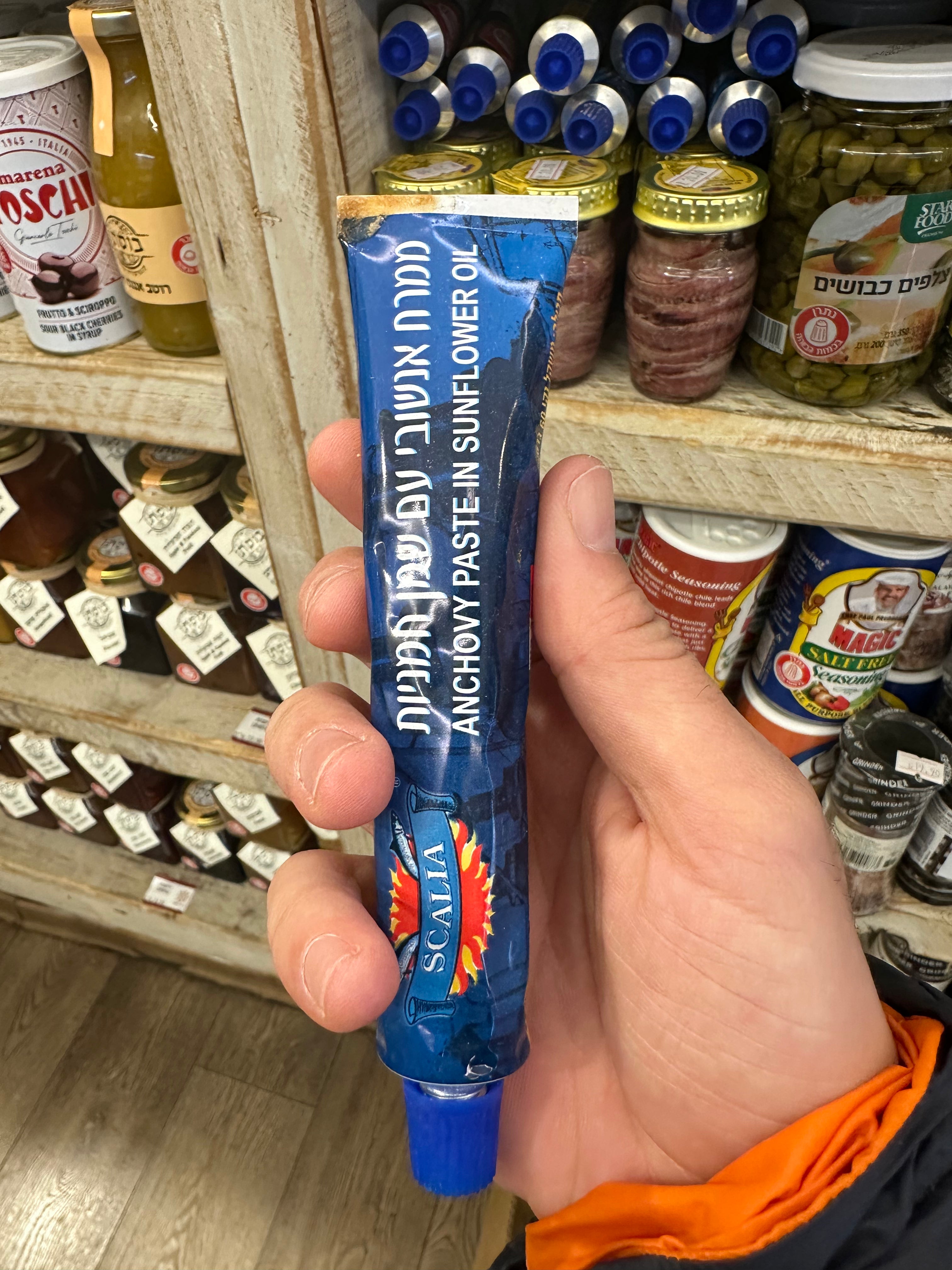 🔥 Squeezer 3.0 – Never Waste a Drop! 🪥💆‍♀️

✅ Works with all types of toothpaste & creams
✅ Perfect for home, hotels, travel, flights & vacations ✈️👜
✅ Keeps your products neat and prevents waste

💡 Why you’ll love it:
	•	Extract every last drop – sa