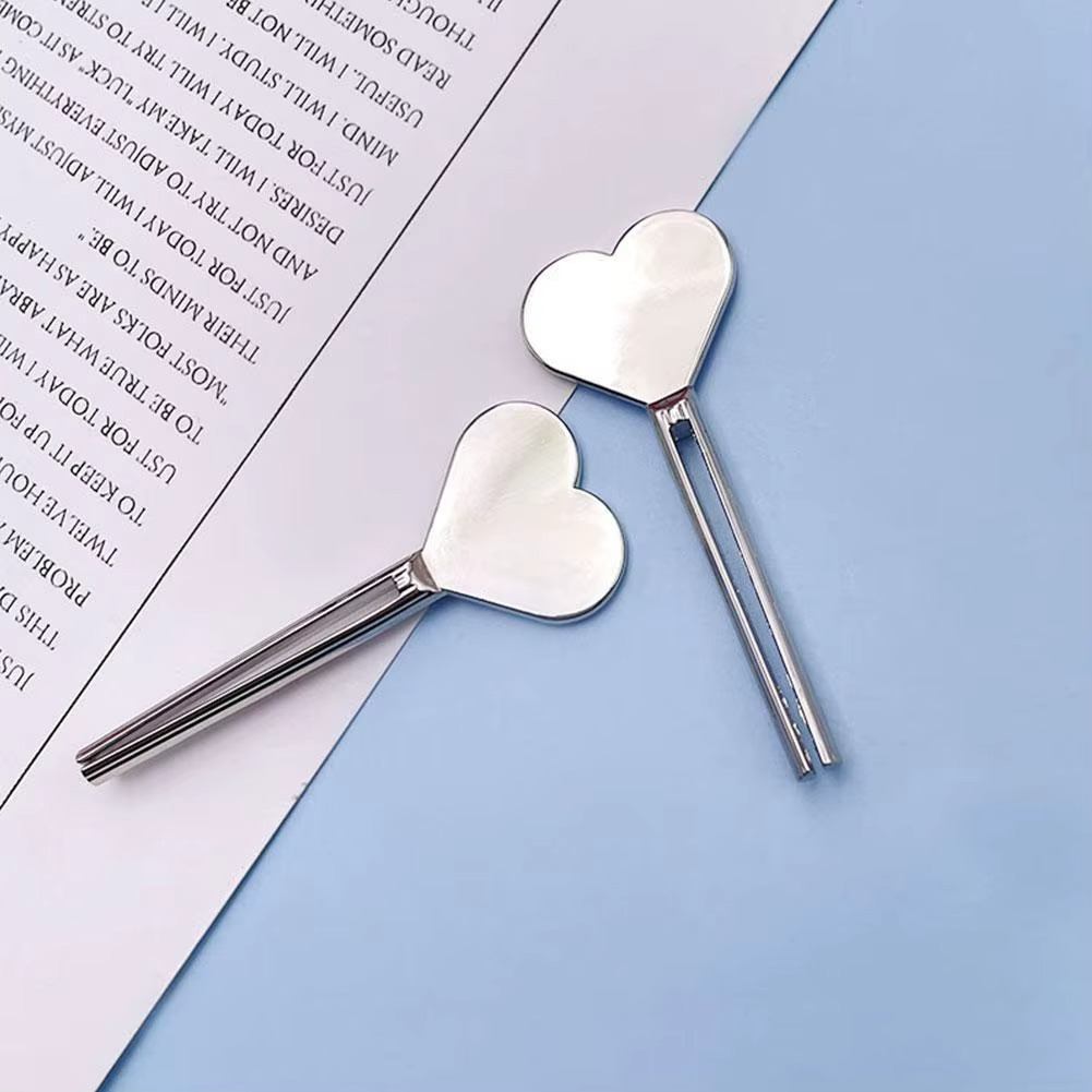 🔥 Squeezer 3.0 – Heart-Shaped Toothpaste & Cream Dispenser ❤️

✅ Works with all toothpaste & creams
✅ Perfect for home, hotels, travel, vacations & flights ✈️👜
✅ Keeps your products neat and prevents waste

💡 Why you’ll love it:
	•	Extract every last d